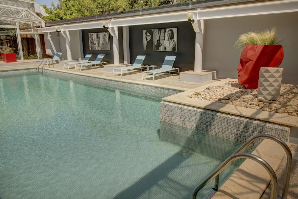 Hotel Arles Plaza Luaran gambar